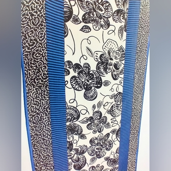 ADRIENNE VITTADINI SCARF - Picture 1 of 5